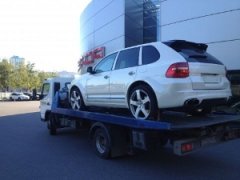 Эвакуация внедорожника на погрузчике