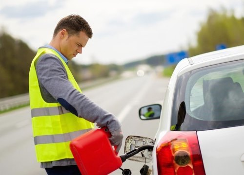 Подвоз топлива на дороге 