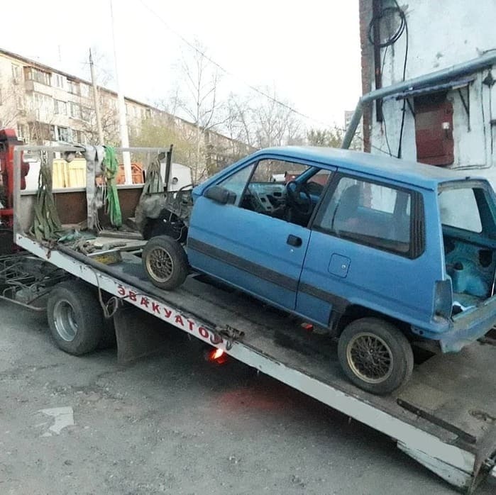 Фото погрузки авто на платформу эвакуатора