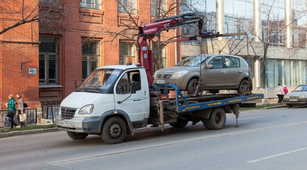 Фото эвакуации малолитражки в Хабаровске