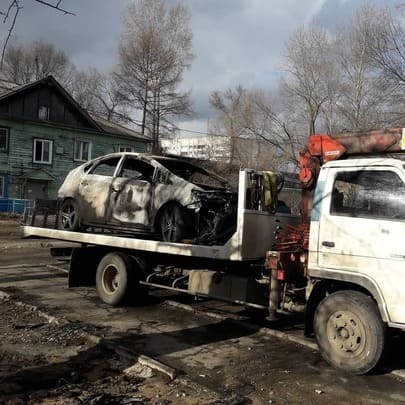 Фото перевозки сгоревшего автомобиля в Смирдовиче